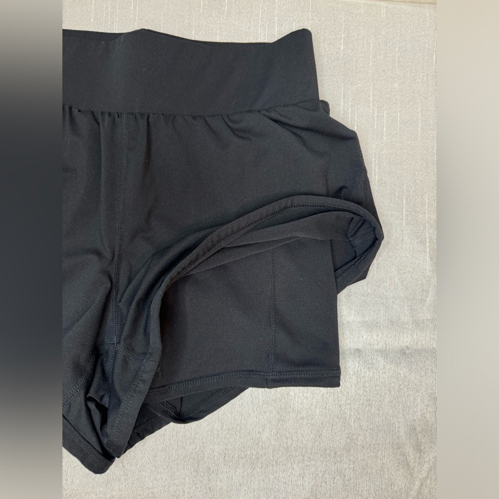 Fabletics Olesia Women’s Black Double Layered Compression Shorts - Picture 2 of 4